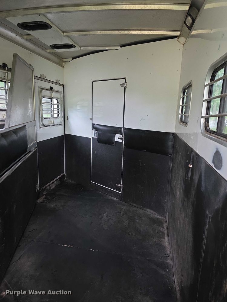 image for item EF3732 2005 Sundowner Sunlite 727 horse trailer