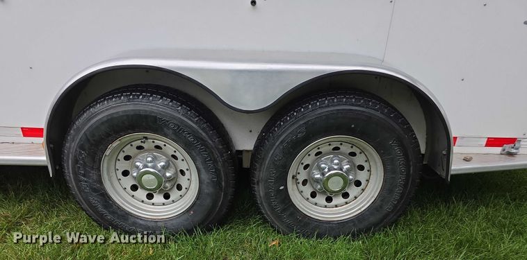 image for item EF3732 2005 Sundowner Sunlite 727 horse trailer