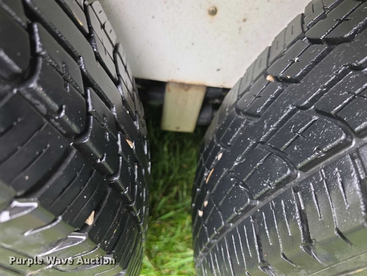 image for item EF3732 2005 Sundowner Sunlite 727 horse trailer