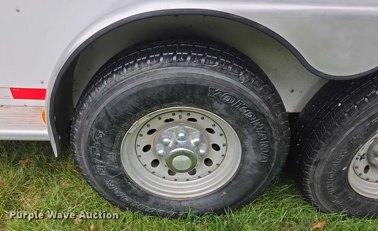 image for item EF3732 2005 Sundowner Sunlite 727 horse trailer