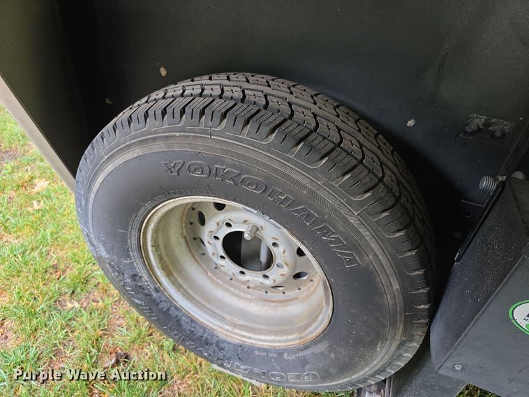 image for item EF3732 2005 Sundowner Sunlite 727 horse trailer