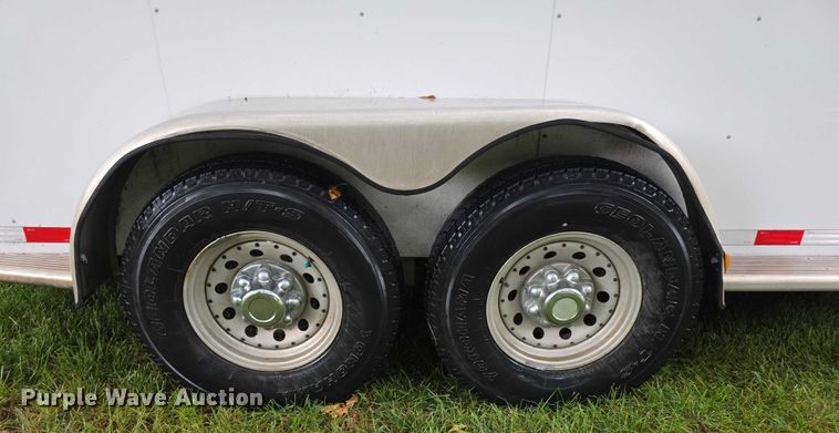 image for item EF3732 2005 Sundowner Sunlite 727 horse trailer