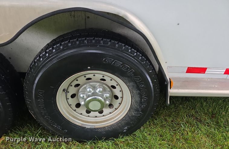 image for item EF3732 2005 Sundowner Sunlite 727 horse trailer