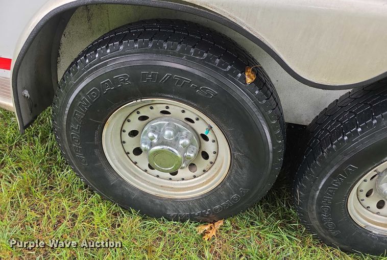 image for item EF3732 2005 Sundowner Sunlite 727 horse trailer