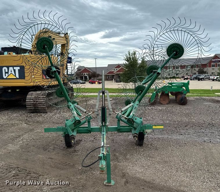 image for item EM2206 John Deere 702 hay rake