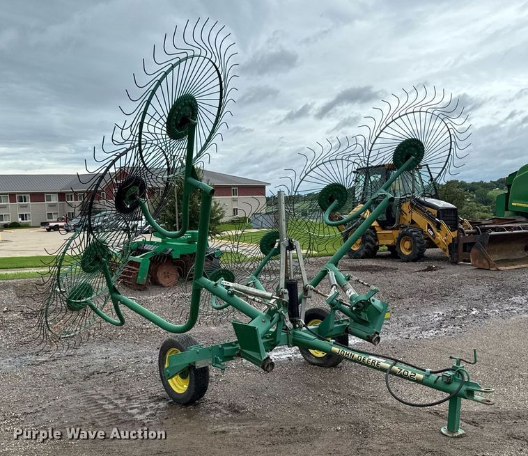 image for item EM2206 John Deere 702 hay rake