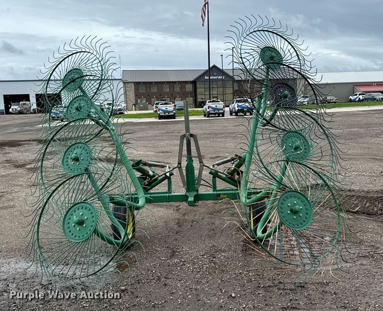 image for item EM2206 John Deere 702 hay rake