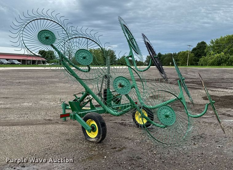 image for item EM2206 John Deere 702 hay rake
