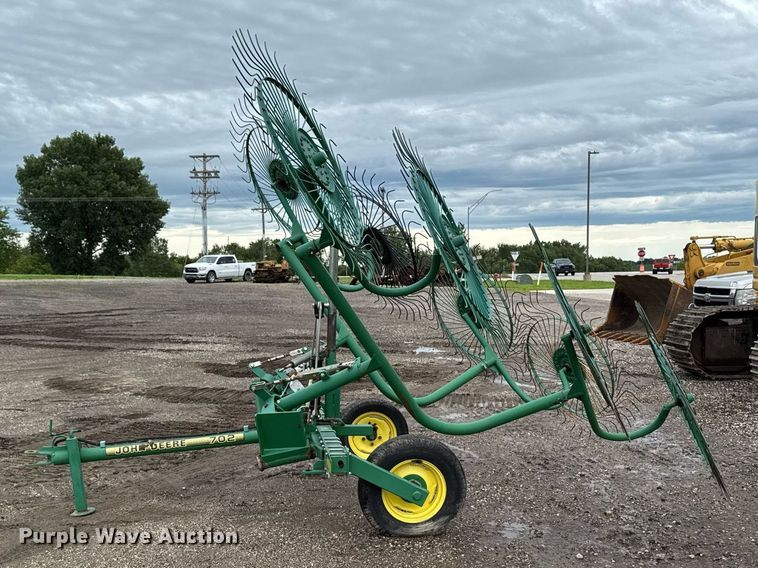 image for item EM2206 John Deere 702 hay rake
