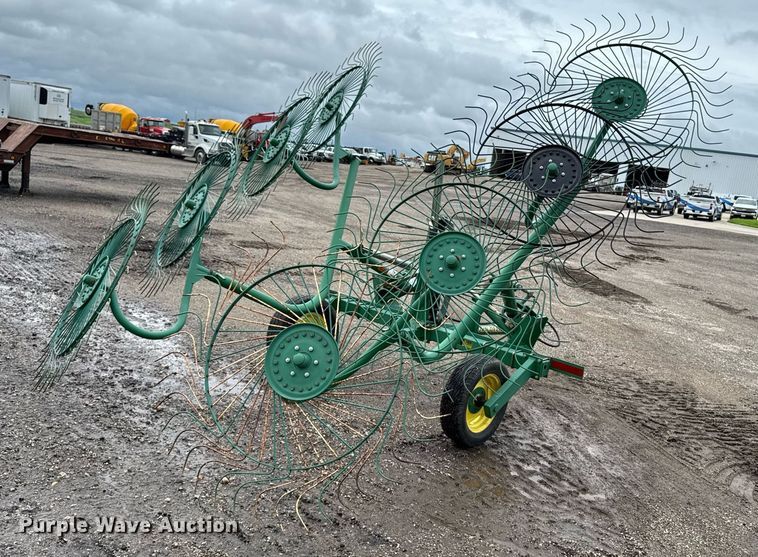 image for item EM2206 John Deere 702 hay rake