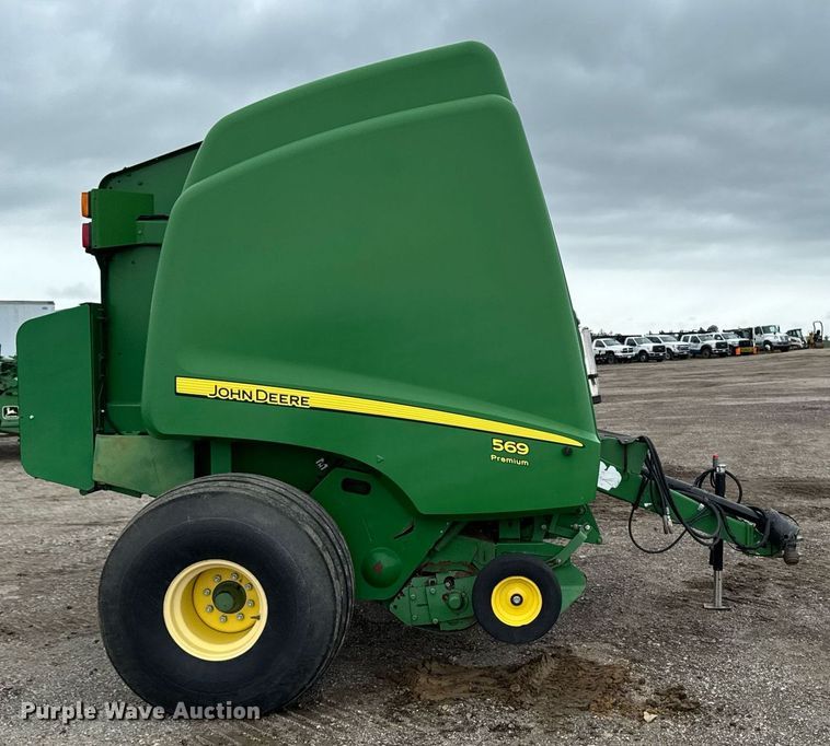image for item EM2212 John Deere 569 Premium round baler