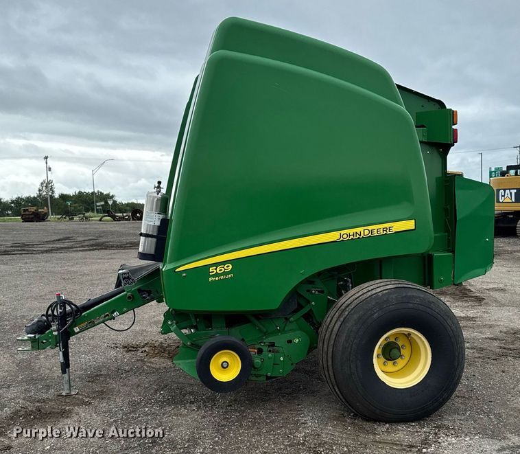 image for item EM2212 John Deere 569 Premium round baler