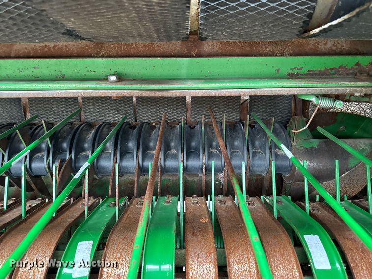 image for item EM2212 John Deere 569 Premium round baler