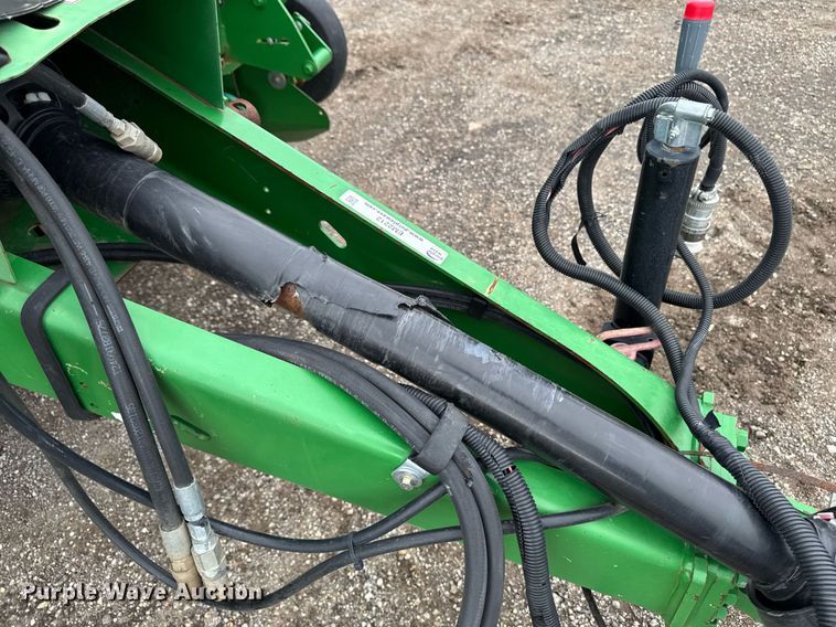 image for item EM2212 John Deere 569 Premium round baler