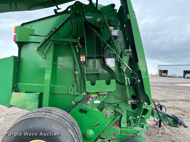 image for item EM2212 John Deere 569 Premium round baler