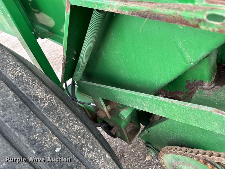 image for item EM2212 John Deere 569 Premium round baler