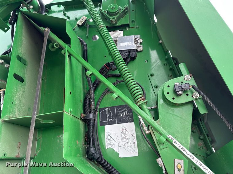 image for item EM2212 John Deere 569 Premium round baler