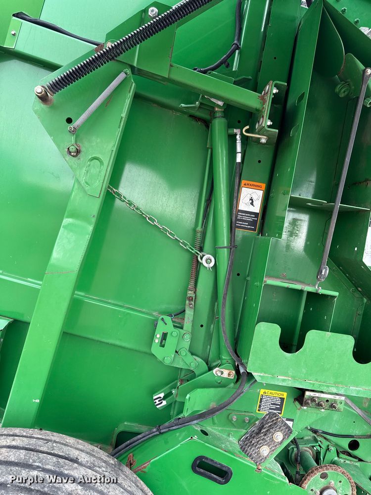 image for item EM2212 John Deere 569 Premium round baler