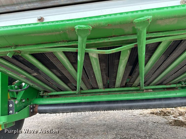 image for item EM2212 John Deere 569 Premium round baler