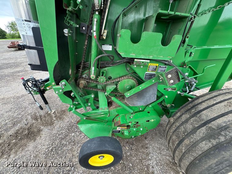 image for item EM2212 John Deere 569 Premium round baler