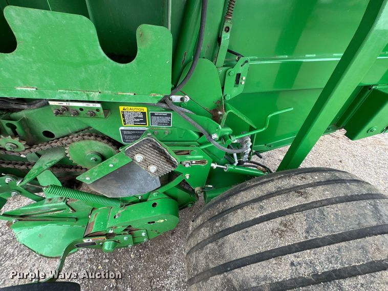 image for item EM2212 John Deere 569 Premium round baler