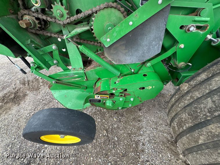 image for item EM2212 John Deere 569 Premium round baler