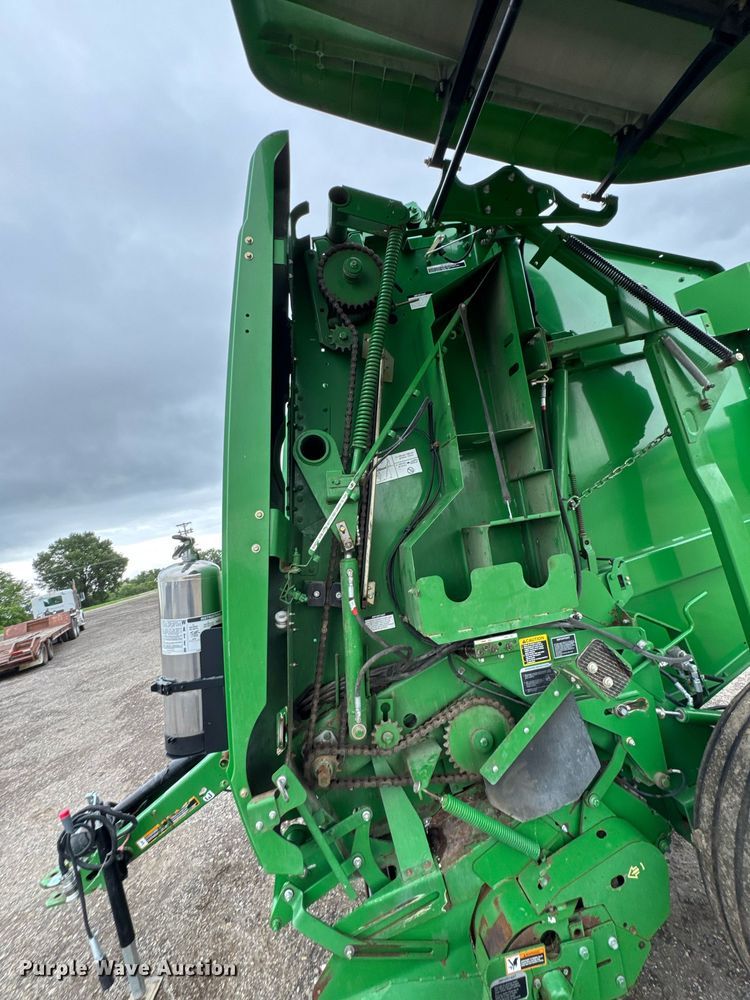 image for item EM2212 John Deere 569 Premium round baler