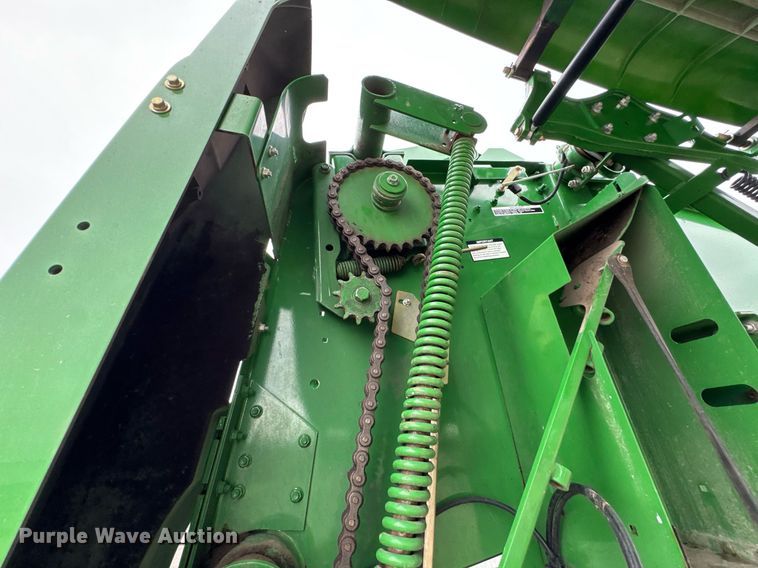 image for item EM2212 John Deere 569 Premium round baler