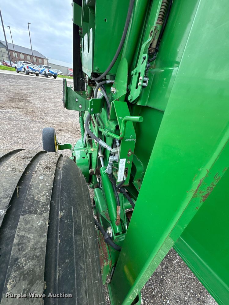 image for item EM2212 John Deere 569 Premium round baler