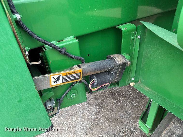 image for item EM2212 John Deere 569 Premium round baler