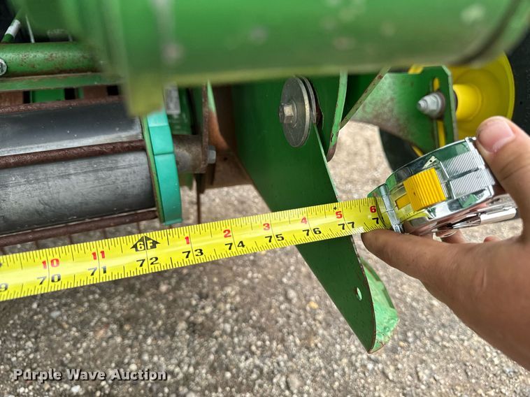 image for item EM2212 John Deere 569 Premium round baler