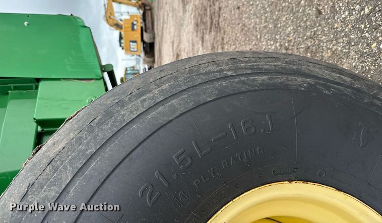 image for item EM2212 John Deere 569 Premium round baler