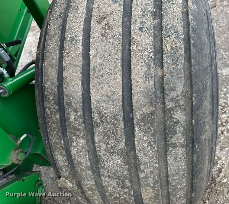image for item EM2212 John Deere 569 Premium round baler