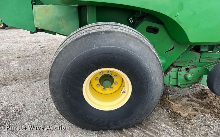 image for item EM2212 John Deere 569 Premium round baler