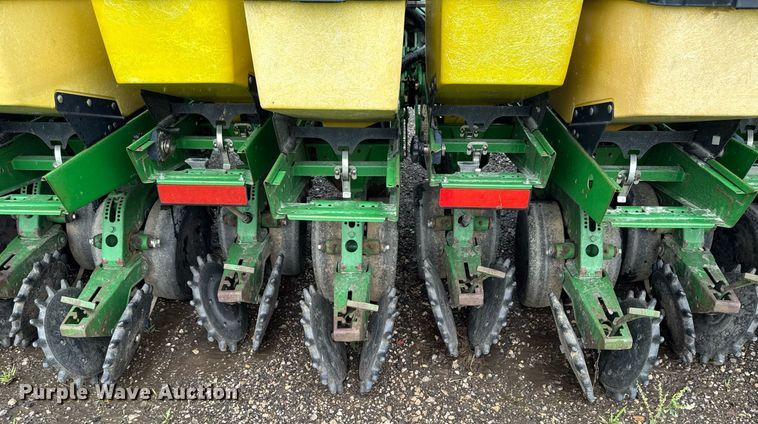 image for item EM2215 John Deere 1780 planter