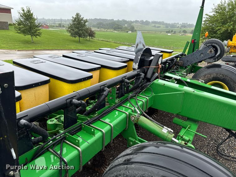 image for item EM2215 John Deere 1780 planter