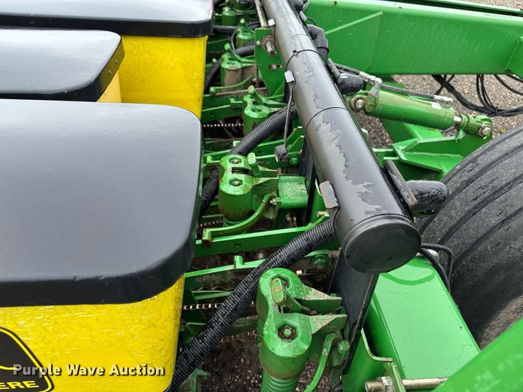 image for item EM2215 John Deere 1780 planter