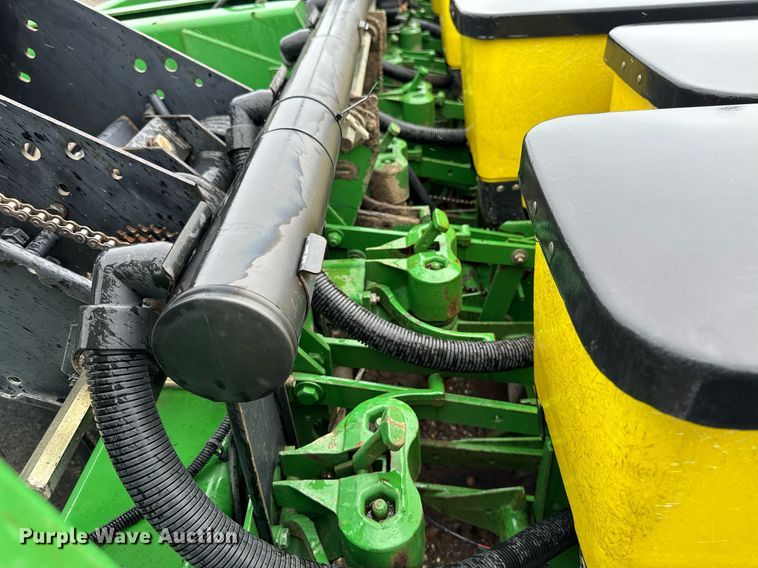 image for item EM2215 John Deere 1780 planter