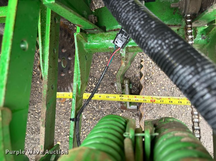 image for item EM2215 John Deere 1780 planter