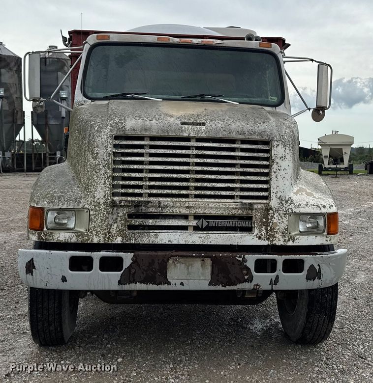 image for item EM2270 1993 International 8100 grain truck