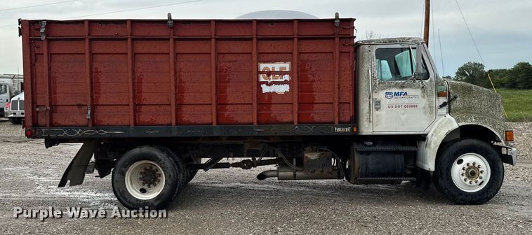 image for item EM2270 1993 International 8100 grain truck