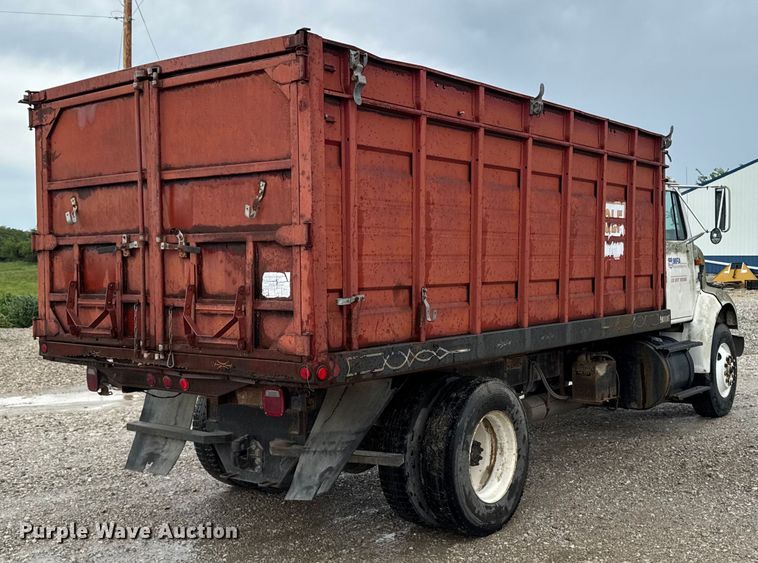 image for item EM2270 1993 International 8100 grain truck