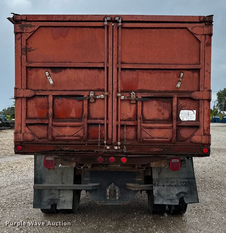 image for item EM2270 1993 International 8100 grain truck