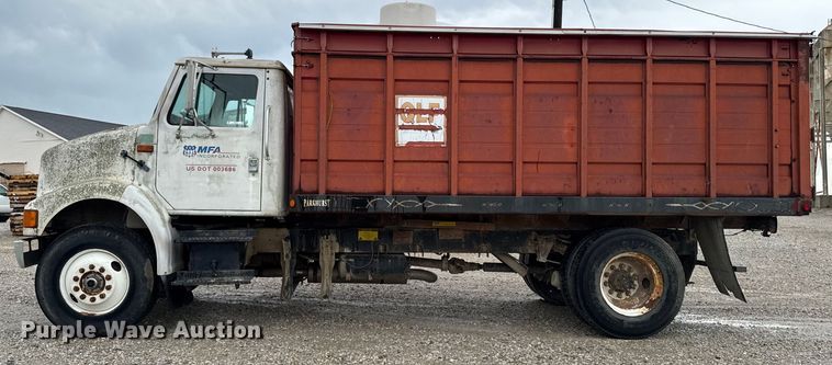image for item EM2270 1993 International 8100 grain truck