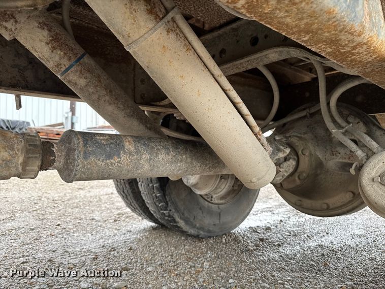 image for item EM2270 1993 International 8100 grain truck