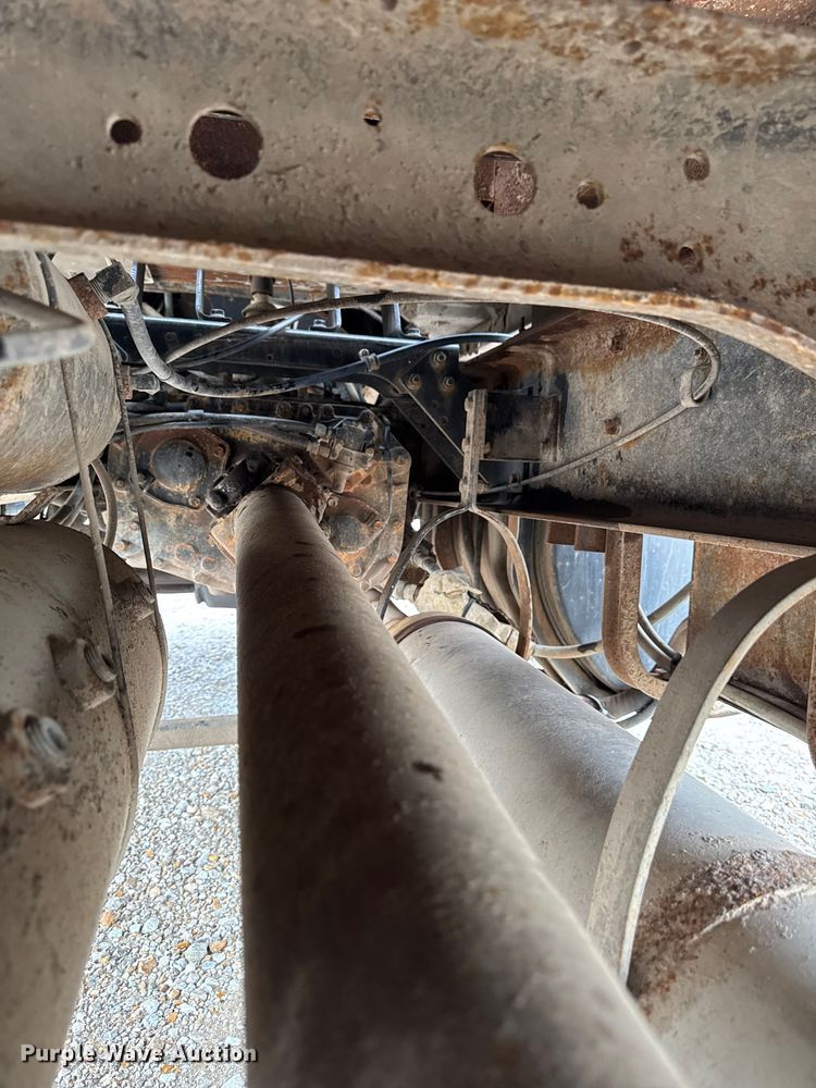 image for item EM2270 1993 International 8100 grain truck