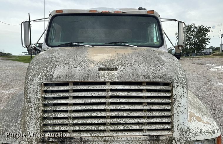 image for item EM2270 1993 International 8100 grain truck