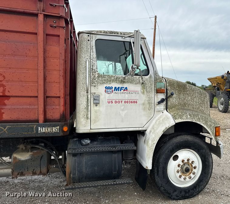 image for item EM2270 1993 International 8100 grain truck