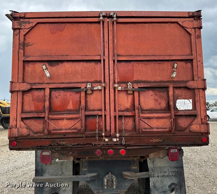 image for item EM2270 1993 International 8100 grain truck