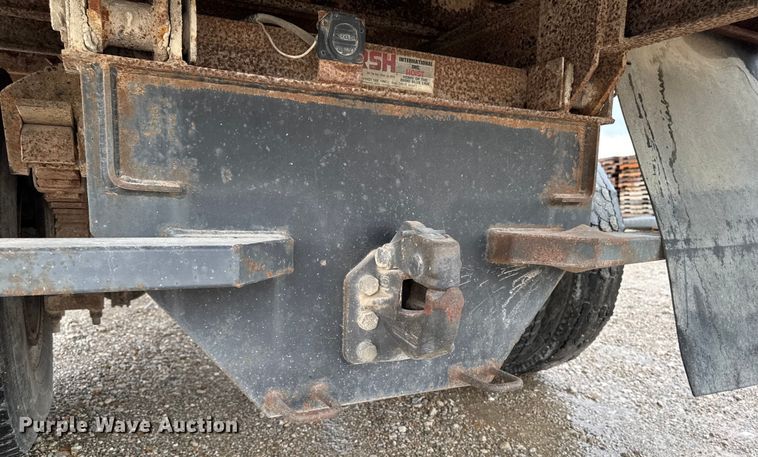 image for item EM2270 1993 International 8100 grain truck